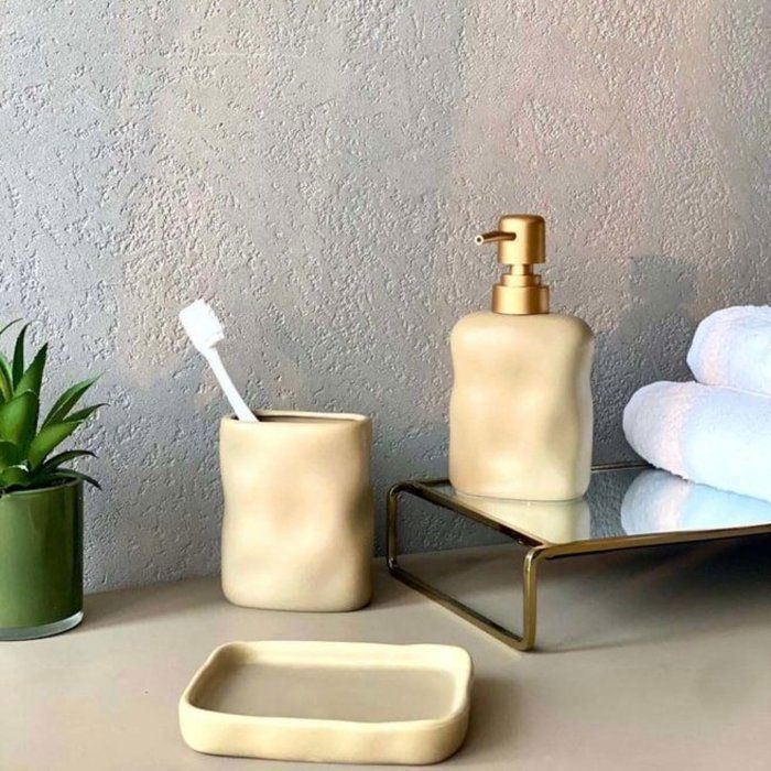 SET DE BAIN -accessoires de la salle de bain en porcelaine couleur beige-3 PIECES PORTE GEL PORTE SAVON ET PORTE BROSSE