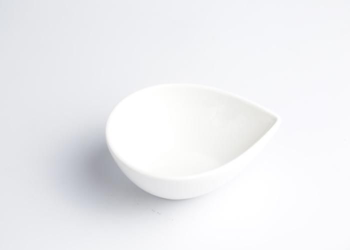 Coupelle en forme de goutte d’eau blanche en porcelaine