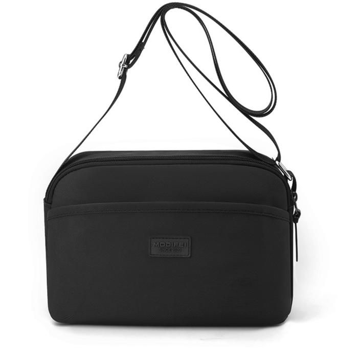 Sac à bandoulière pratique et compact pour les déplacements quotidiens.