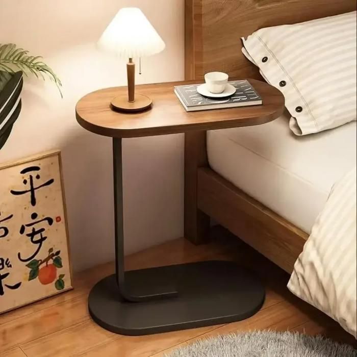 Table basse en C, table d'appoint ou de chevet, encastrable et compacte pour salon, gain de place portable.
