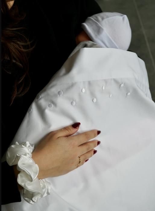Drap Naissance Brodé Ton sur Ton