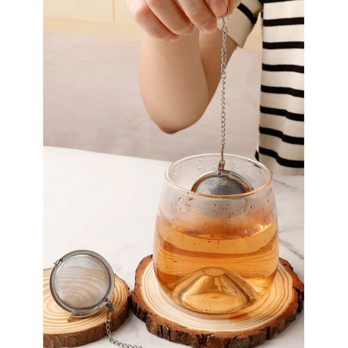 1 pièce Infuseur à thé en acier inoxydable avec boule à assaisonnement pour infuser le thé.