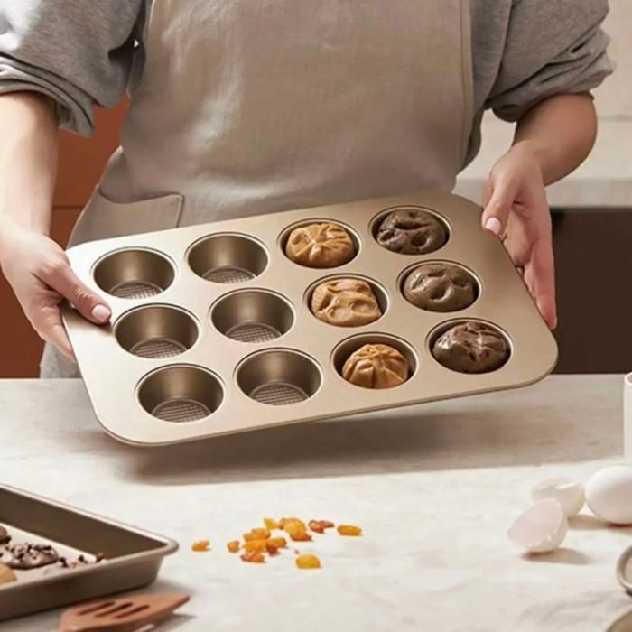 Moule à cupcakes 12 alvéoles en acier antiadhésif, parfait pour les gâteaux et biscuits.