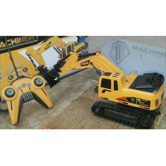 remote control excavator (TRAX ) - Marjane Mall - Image 2