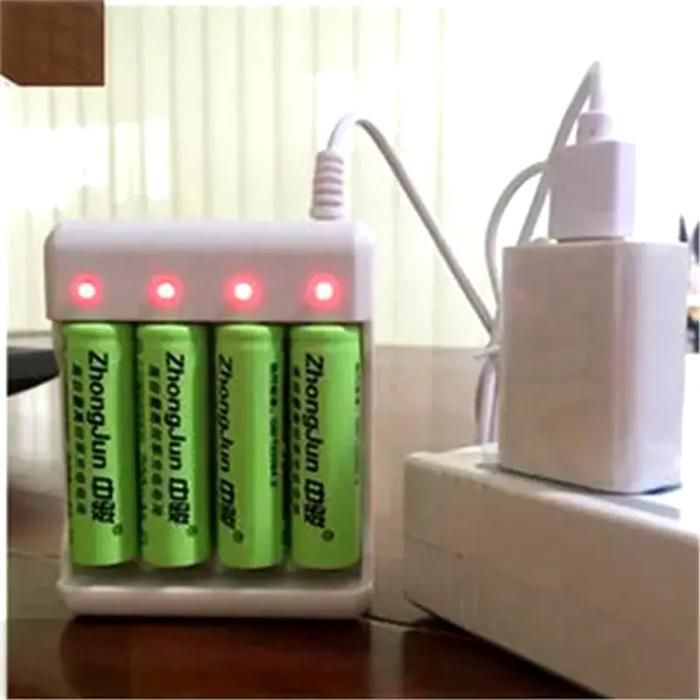 Chargeur Intelligent USB - GENERIC - AA/AAA Ni-MH - 3/4 Emplacements - Charge rapide - Interface LED