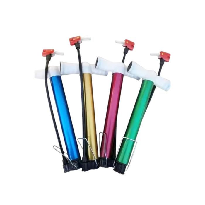 Pompe manuelle compacte pour gonfler les ballons de sport (colleur aléatoire)