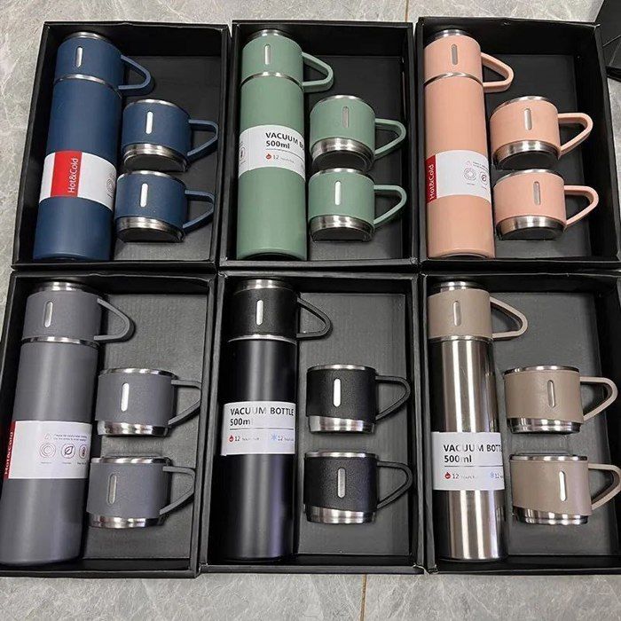 Set thermos avec tasses isothermes  (la couleur selon le stock )