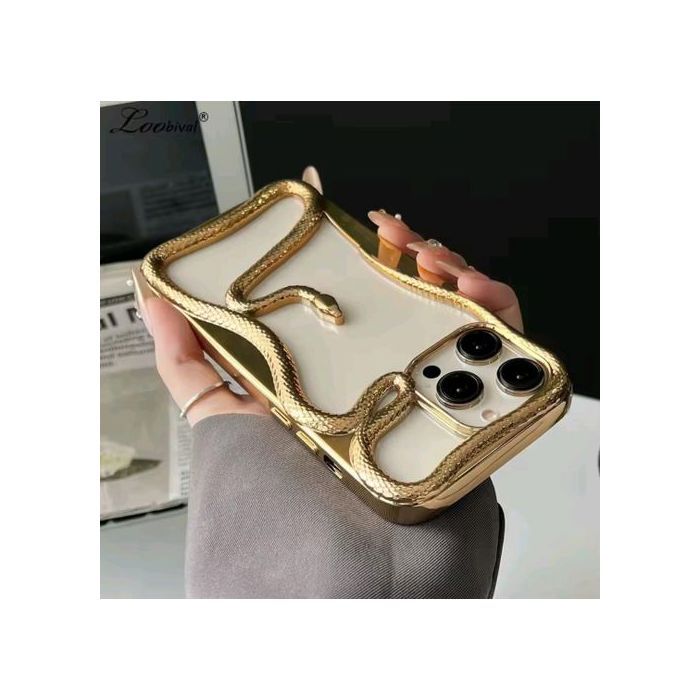 Coque iPhone 16 Pro Max – Design Serpent Doré de Luxe, Pochette en Silicone
