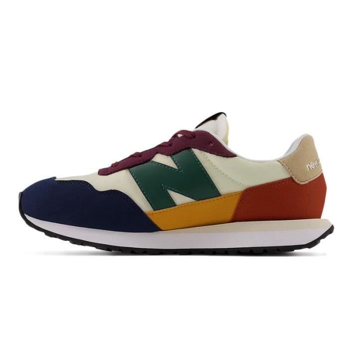 Basket New Balance 237 Junior - Réf. GS237-VE. Couleur : Vert, Bleu, Beige, Orange. Détails. - Tige en nylon sans renfort. - Embout