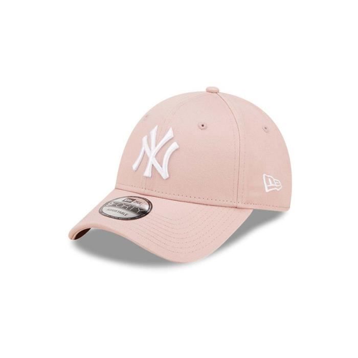 Casquette New Era LEAGUE ESSENTIAL 9FORTY NEYYAN - Réf. 60298719. Couleur : Rose clair. Détails. - Couronne structurée. - Sangle